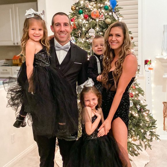 ✨✨ Meet your Posher, Elise ✨✨ - Picture 1 of 8